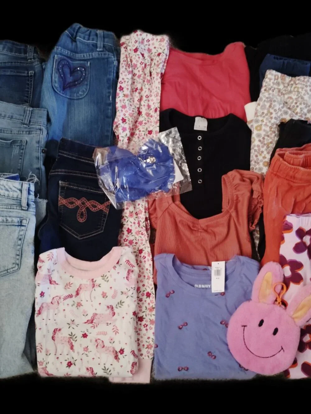 HUGE LOT OF CLOTHES TOPS JEANS OUTFITS OLD NAVY EPIC THREADS~GIRLS SIZE M 7-8